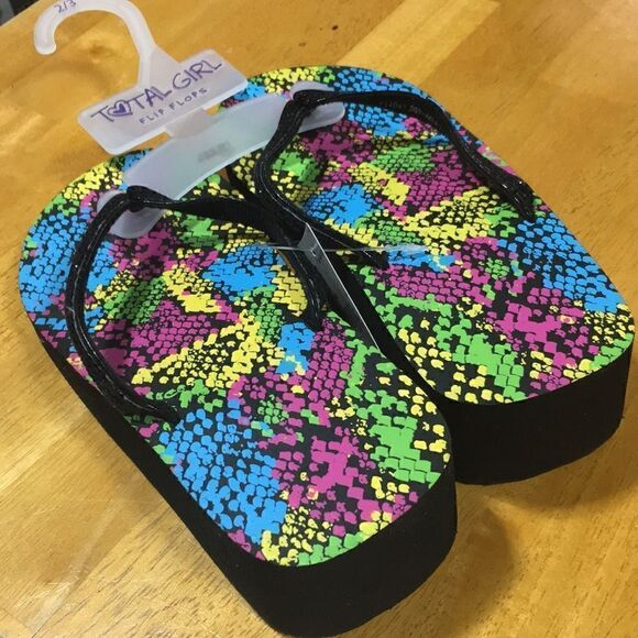 NWT Total Girl JCPENNEY black neon colored flip flops size 2-3 - Picture 2 of 6